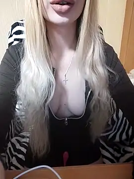 Snapshot of Elza_kom chatting on February 18, 11:33 am Elza kom online show from February 18, 11:33 am