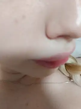 Snapshot of Elza_kom chatting on February 19, 1:17 pm Elza kom online show from February 19, 1:17 pm