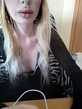 Snapshot of Elza_kom chatting on February 22, 7:23 am Elza kom online show from February 22, 7:23 am