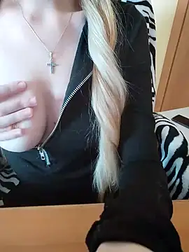 Snapshot of Elza_kom chatting on March 2, 8:48 am Elza kom online show from March 2, 8:48 am