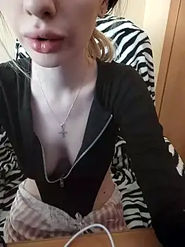 Snapshot of Elza_kom chatting on March 15, 5:52 am Elza kom online show from March 15, 5:52 am