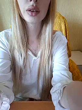 Snapshot of Elza_kom chatting on September 13, 4:01 am Elza kom online show from September 13, 4:01 am