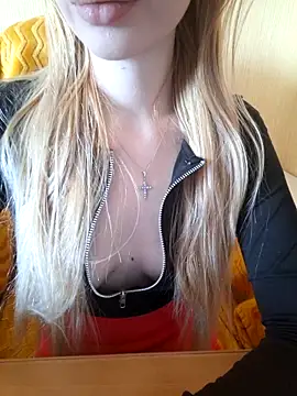 Snapshot of Elza_kom chatting on September 18, 4:36 am Elza kom online show from September 18, 4:36 am