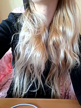 Snapshot of Elza_kom chatting on October 16, 2:23 am Elza kom online show from October 16, 2:23 am