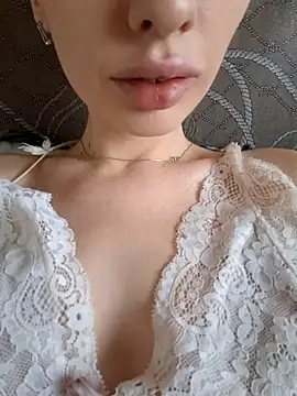 Snapshot of Elza_kom chatting on November 10, 6:12 am Elza kom online show from November 10, 6:12 am