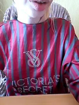 Snapshot of Elza_kom chatting on December 15, 5:12 am Elza kom online show from December 15, 5:12 am