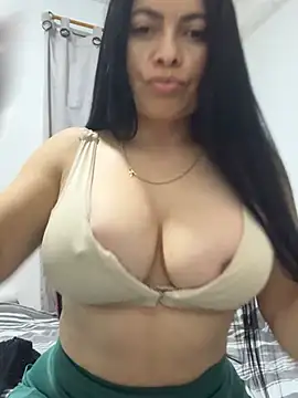 Snapshot of Janna099 chatting on February 20, 11:21 pm Janna099 online show from February 20, 11:21 pm