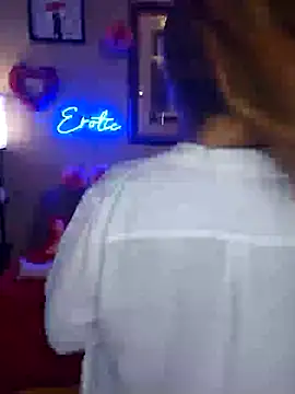 Snapshot of Erotic_and_Exotic chatting on January 31, 8:33 pm Erotic and Exotic online show from January 31, 8:33 pm