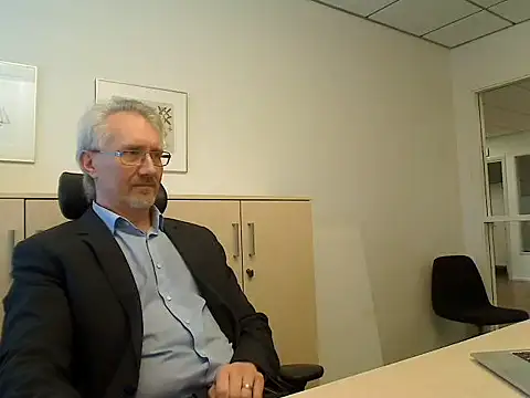 tom-swede online show from April 13, 3:28 pm