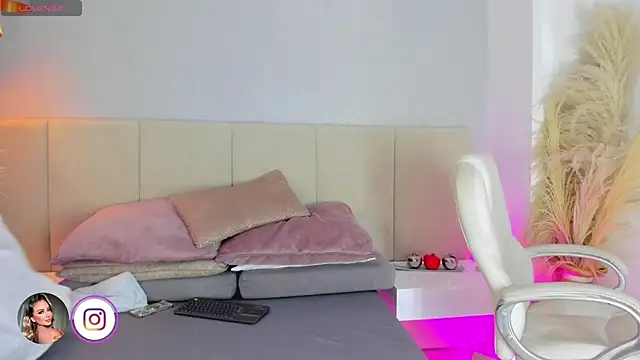 sofia pamela online show from December 15, 7:18 pm