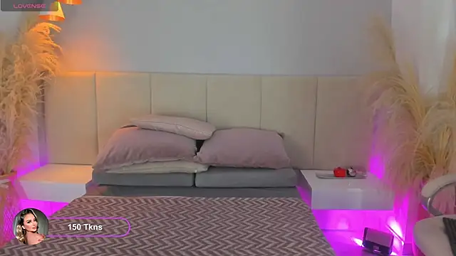 sofia pamela online show from March 5, 7:10 pm