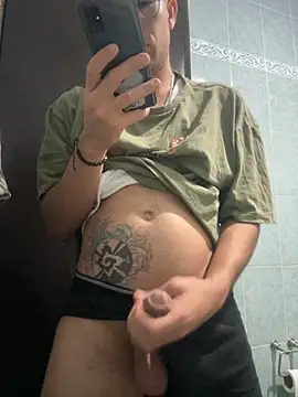 Snapshot of Magicerosxx69 chatting on November 3, 7:53 am Magicerosxx69 online show from November 3, 7:53 am