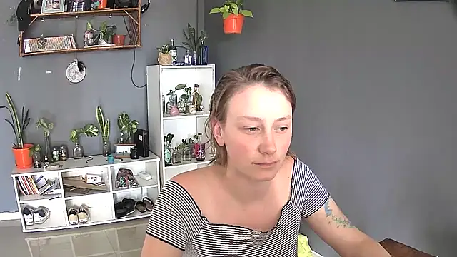 Snapshot of stupid_babybird chatting on February 28, 7:03 pm stupid babybird online show from February 28, 7:03 pm