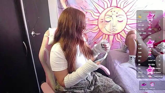 sara winehouse1 online show from February 9, 1:48 pm