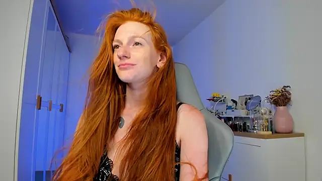 Aliceginger99 online show from August 9, 1:27 pm
