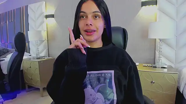 ChloeHarper  online show from January 7, 11:34 am