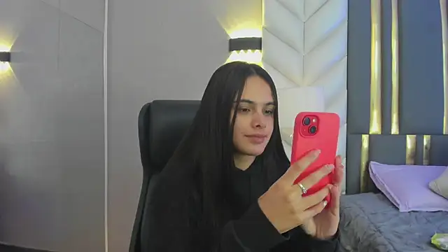 ChloeHarper  online show from May 20, 11:49 am