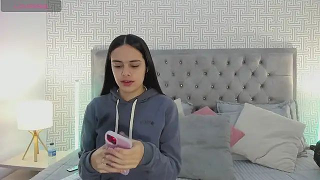ChloeHarper  online show from June 17, 11:34 am