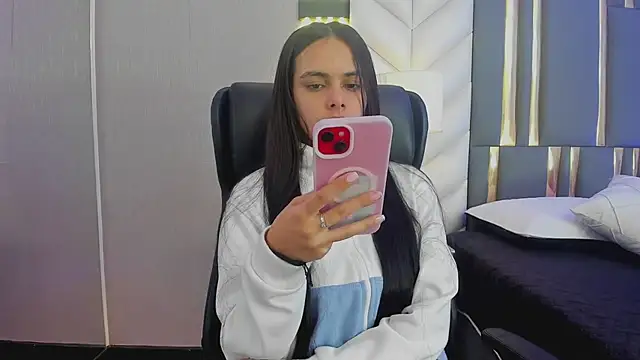 ChloeHarper  online show from June 21, 11:46 am