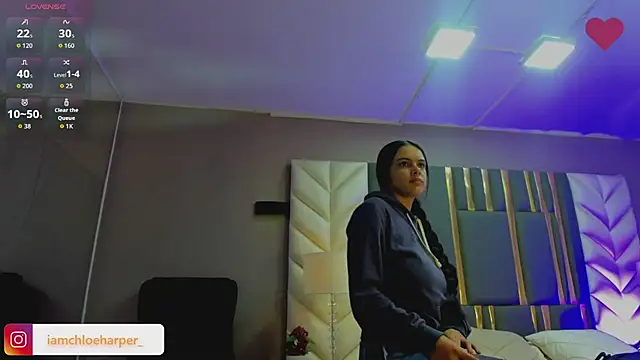 ChloeHarper  online show from June 30, 11:44 am