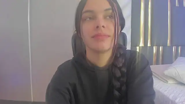 ChloeHarper  online show from July 13, 11:46 am