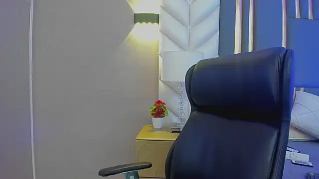 ChloeHarper  online show from July 17, 11:50 am