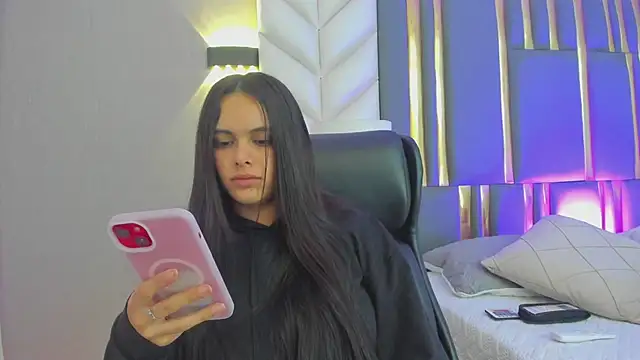 ChloeHarper  online show from July 28, 12:01 pm