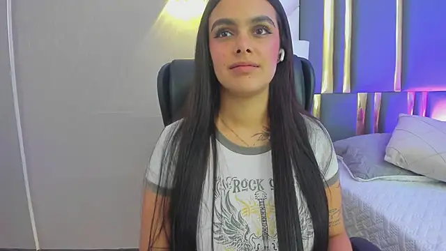 ChloeHarper  online show from July 28, 4:39 pm