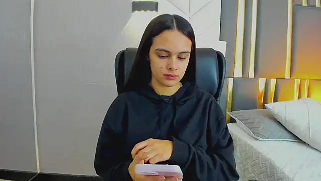 ChloeHarper  online show from July 29, 11:52 am
