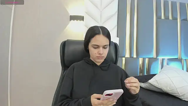 ChloeHarper  online show from July 30, 11:53 am