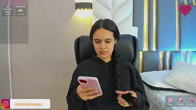 ChloeHarper  online show from August 1, 11:53 am