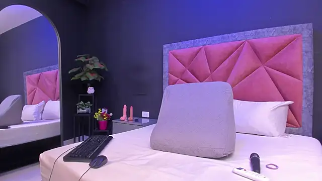 Snapshot of mia_milff chatting on July 1, 7:24 pm mia milff online show from July 1, 7:24 pm