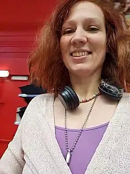 Snapshot of Exhibitionsplit chatting on November 20, 11:43 am Exhibitionsplit online show from November 20, 11:43 am