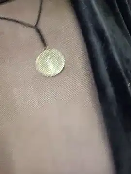 Snapshot of Exhibitionsplit chatting on November 22, 12:37 pm Exhibitionsplit online show from November 22, 12:37 pm