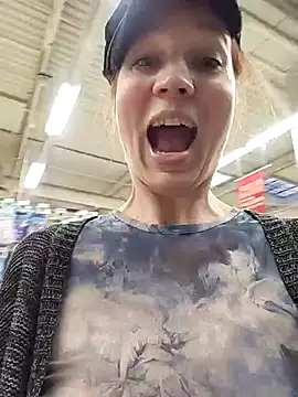 Snapshot of Exhibitionsplit chatting on November 26, 3:57 pm Exhibitionsplit online show from November 26, 3:57 pm