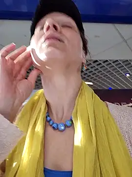 Snapshot of Exhibitionsplit chatting on November 27, 1:13 pm Exhibitionsplit online show from November 27, 1:13 pm