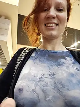 Snapshot of Exhibitionsplit chatting on December 4, 12:58 pm Exhibitionsplit online show from December 4, 12:58 pm