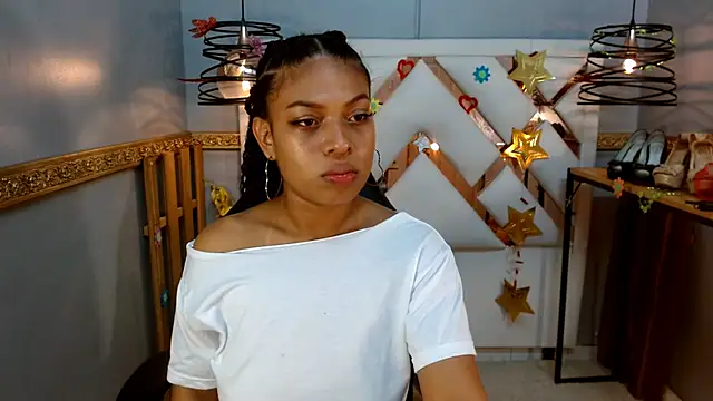 Snapshot of Naomi_Tylers chatting on September 12, 11:37 pm Naomi Tylers online show from September 12, 11:37 pm