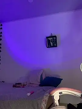 Snapshot of violet-333 chatting on January 25, 10:50 pm violet-333 online show from January 25, 10:50 pm