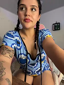 Snapshot of violet-333 chatting on February 17, 4:26 pm violet-333 online show from February 17, 4:26 pm