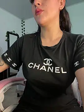 Snapshot of violet-333 chatting on February 27, 4:53 pm violet-333 online show from February 27, 4:53 pm