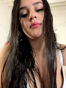 Snapshot of violet-333 chatting on October 16, 5:03 pm violet-333 online show from October 16, 5:03 pm