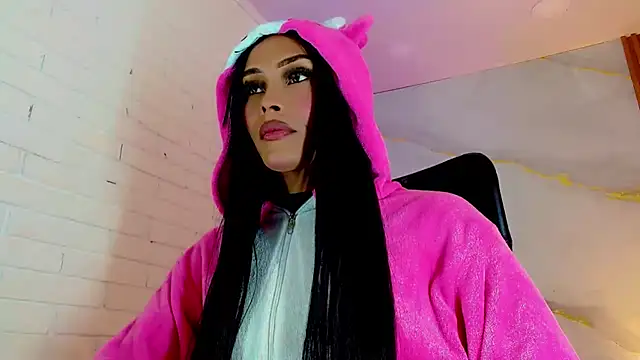 Snapshot of CoralineSweett chatting on October 16, 3:29 am CoralineSweett online show from October 16, 3:29 am