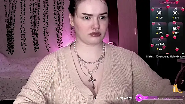 Snapshot of strawberry_elfcat chatting on February 15, 2:04 am strawberry elfcat online show from February 15, 2:04 am