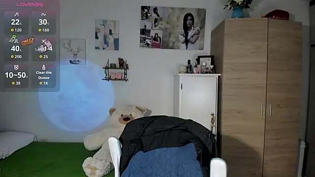 Snapshot of VeronikaOlsen chatting on October 8, 8:06 pm VeronikaOlsen online show from October 8, 8:06 pm