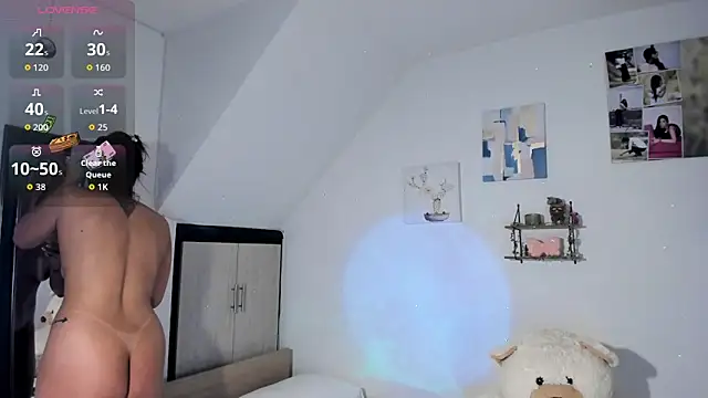 Snapshot of VeronikaOlsen chatting on October 13, 1:00 pm VeronikaOlsen online show from October 13, 1:00 pm