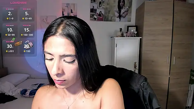 Snapshot of VeronikaOlsen chatting on October 19, 2:01 am VeronikaOlsen online show from October 19, 2:01 am