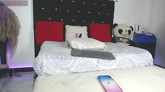 little maleja online show from February 1, 5:49 am