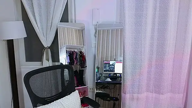 Snapshot of Tawny_cox chatting on June 25, 8:24 pm Tawny cox online show from June 25, 8:24 pm