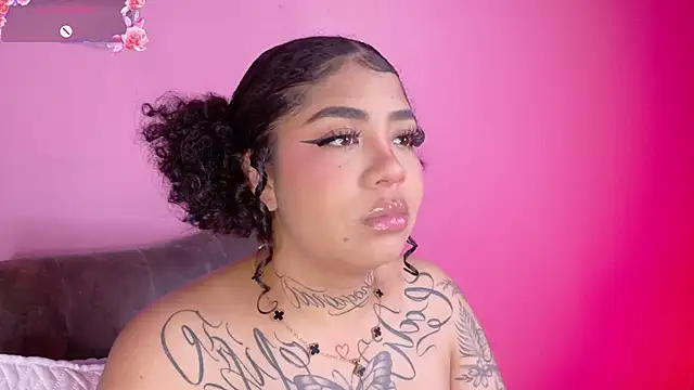 foxxy-lov3 online show from March 17, 1:36 pm